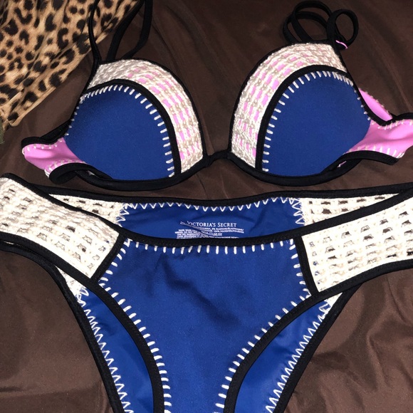 Bikini - Picture 1 of 2